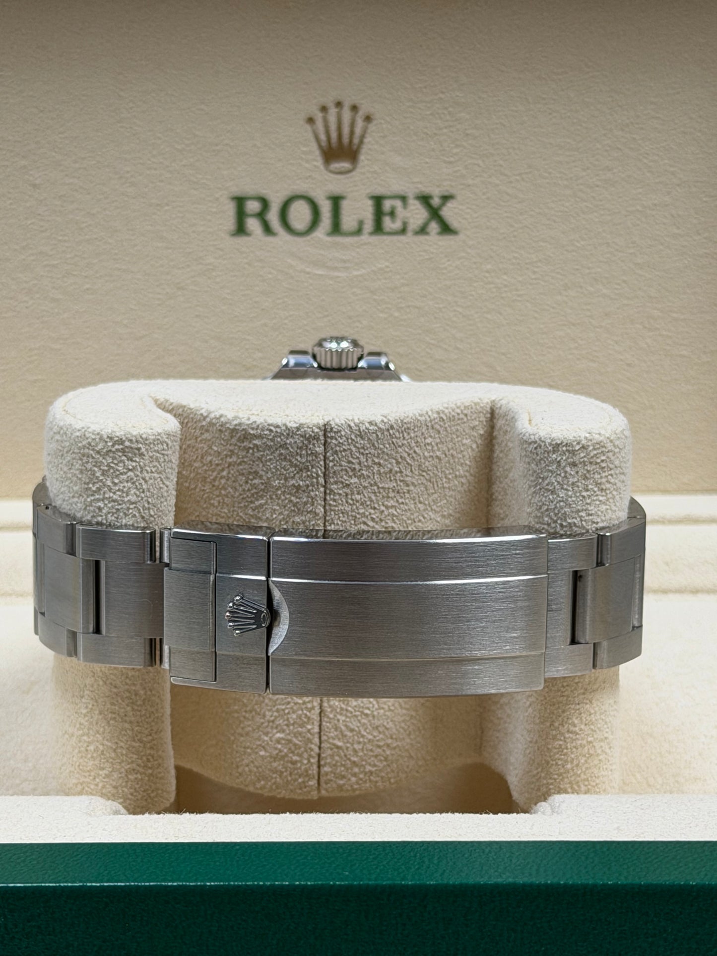 Rolex Sea-Dweller Red 126600 / 2023 / Full Set / Ungetragen