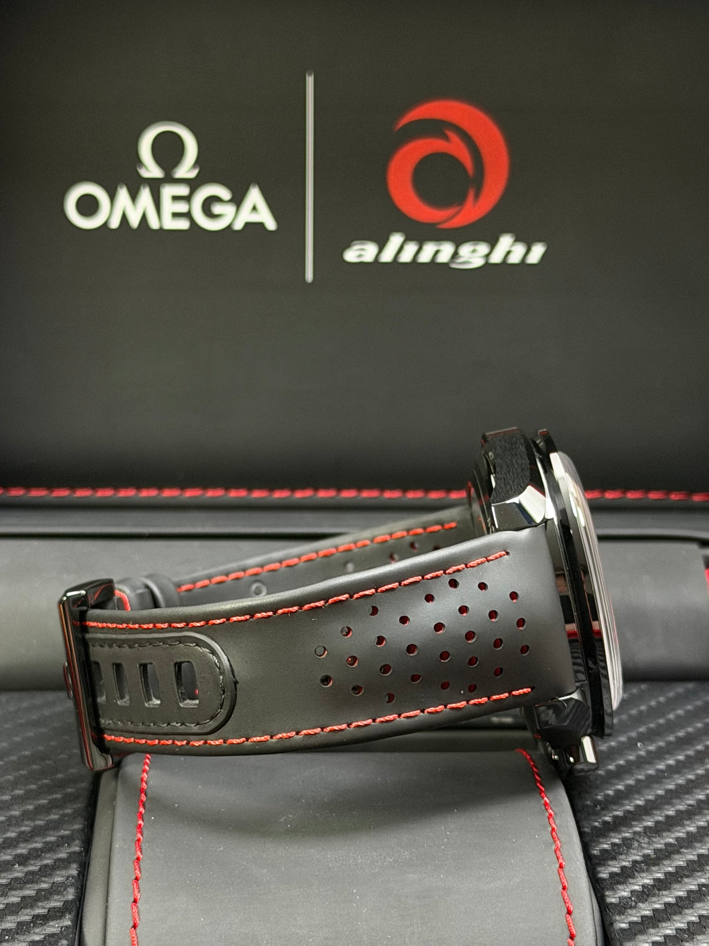 Omega Speedmaster Dark Side Of The Moon "Alinghi" / 2022 / Full Set / Neuwertig