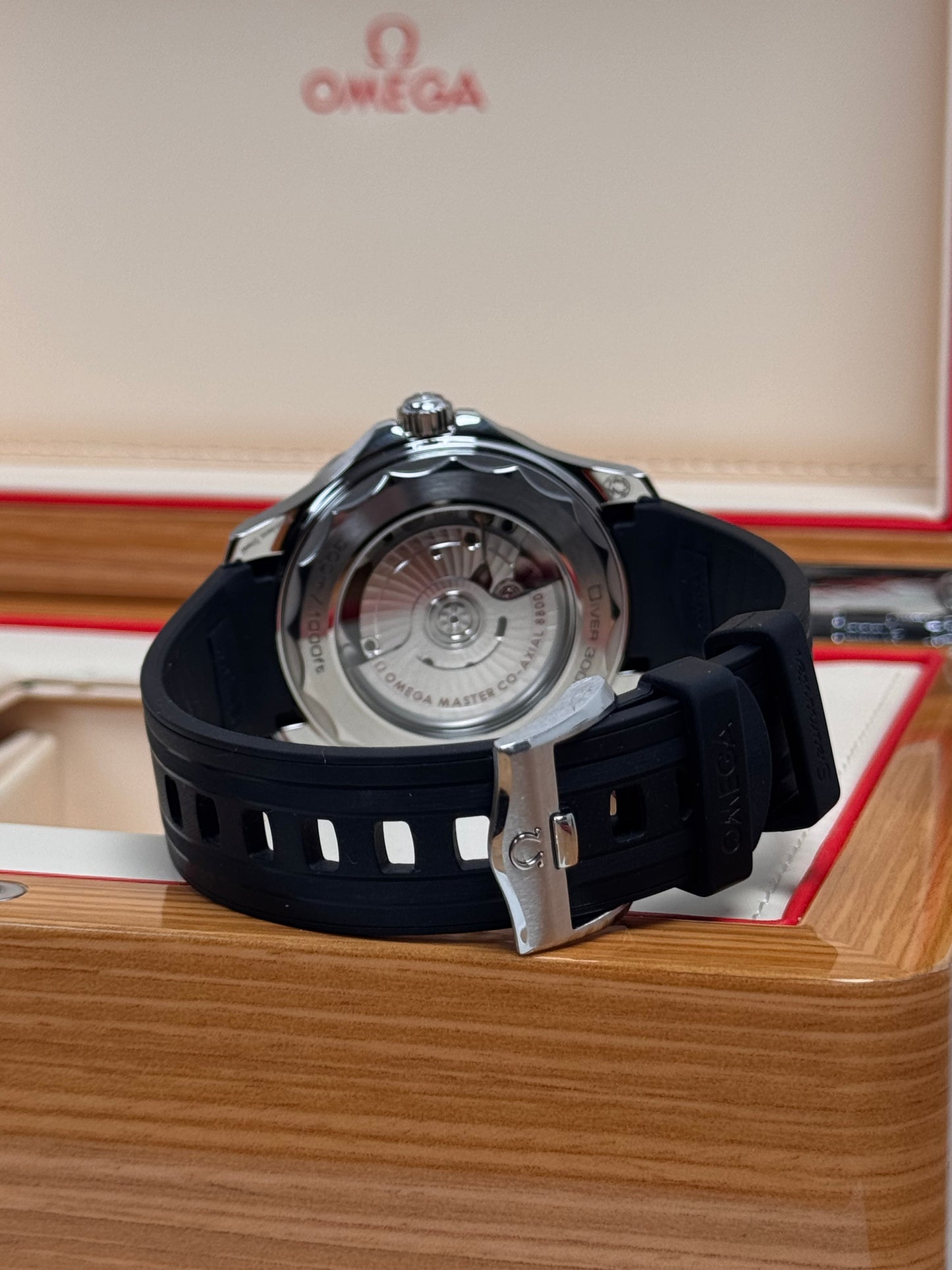 Omega Seamaster Diver 300m Weiß / 2021 / Full Set / Top Zustand