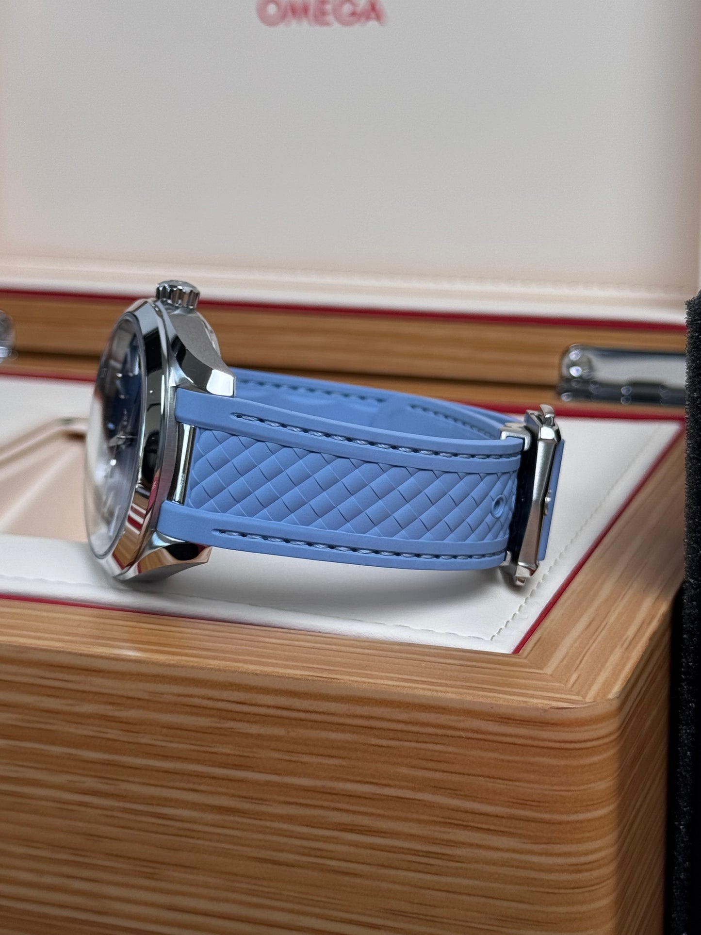Omega Seamaster Aqua Terra 150 M Summer Blue / 2025 / Full Set / Neuwertig