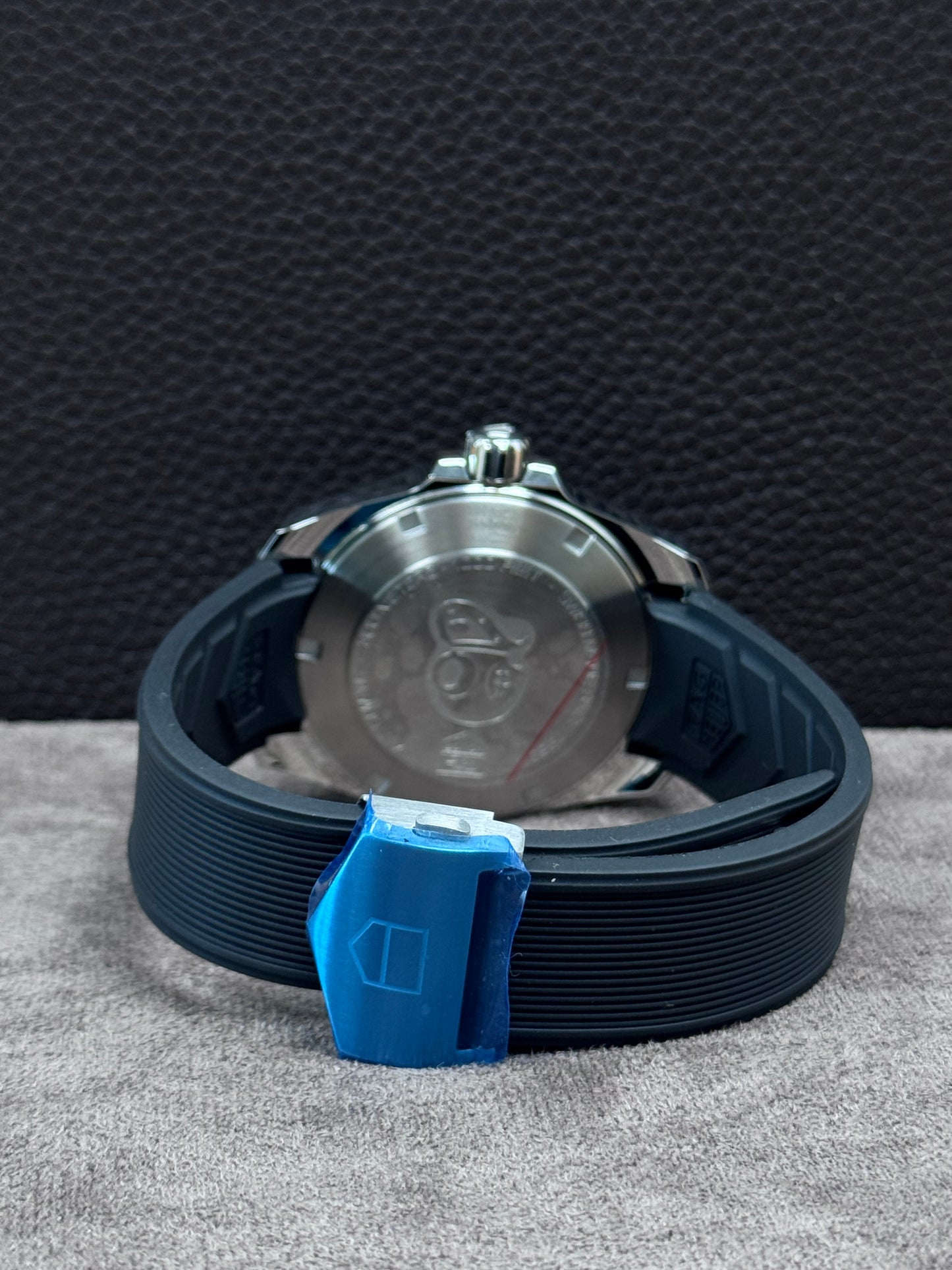 TAG HEUER Aquaracer 300M Schwarz 41mm / 2022 / Full Set / Teilverklebt