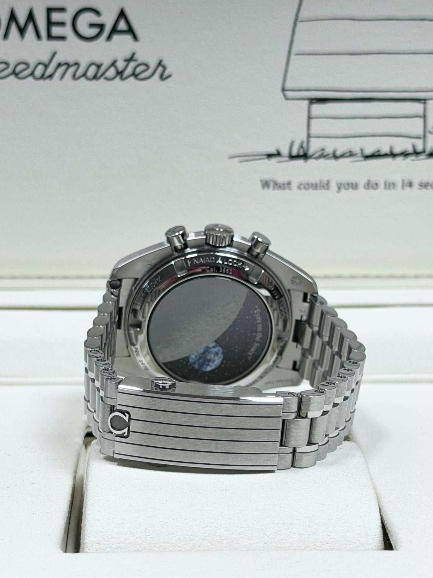 Omega Speedmaster Silver Snoopy Award / 2023 / Full Set / Neuwertig