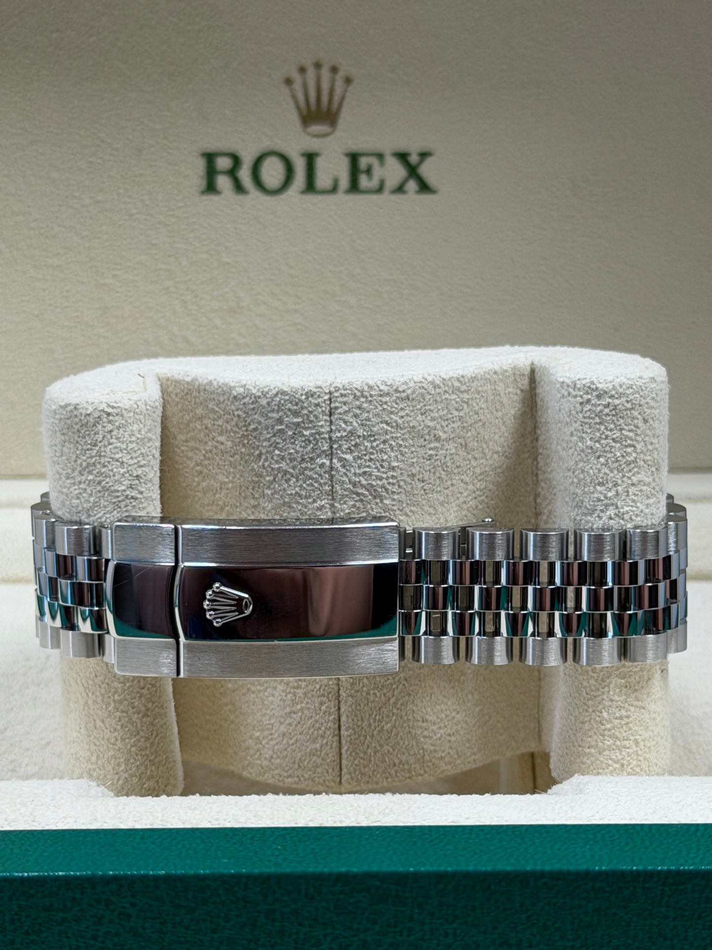Rolex Datejust 41 126300 Schwarz / 2024 / Full Set / Sehr gut