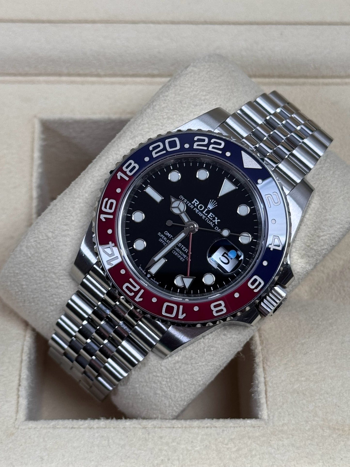 Rolex GMT Master 2 "Pepsi" 126710BLRO / 2021 / Full Set / Top Zustand