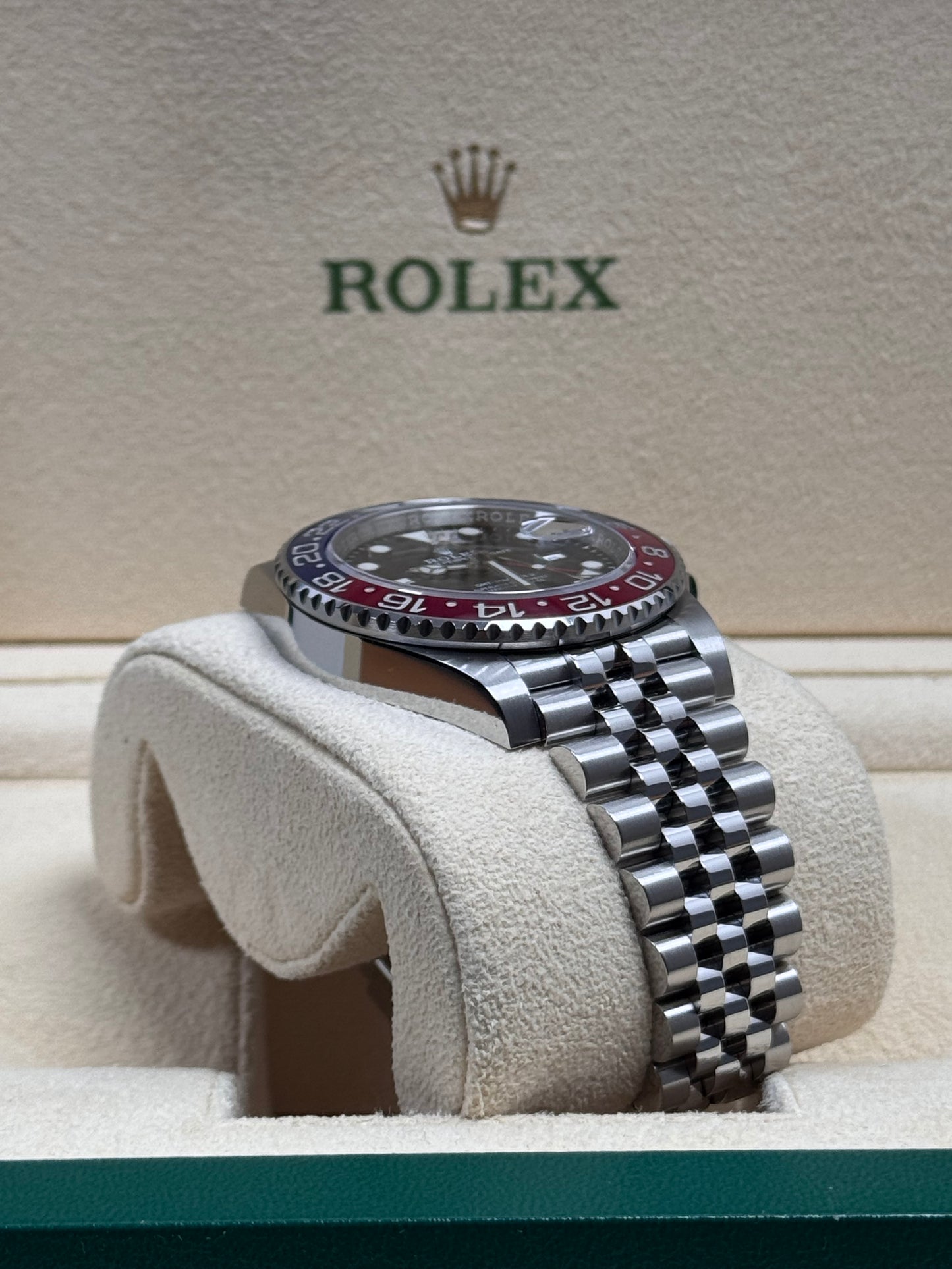 Rolex GMT Master 2 "Pepsi" 126710BLRO / 2021 / Full Set / Top Zustand
