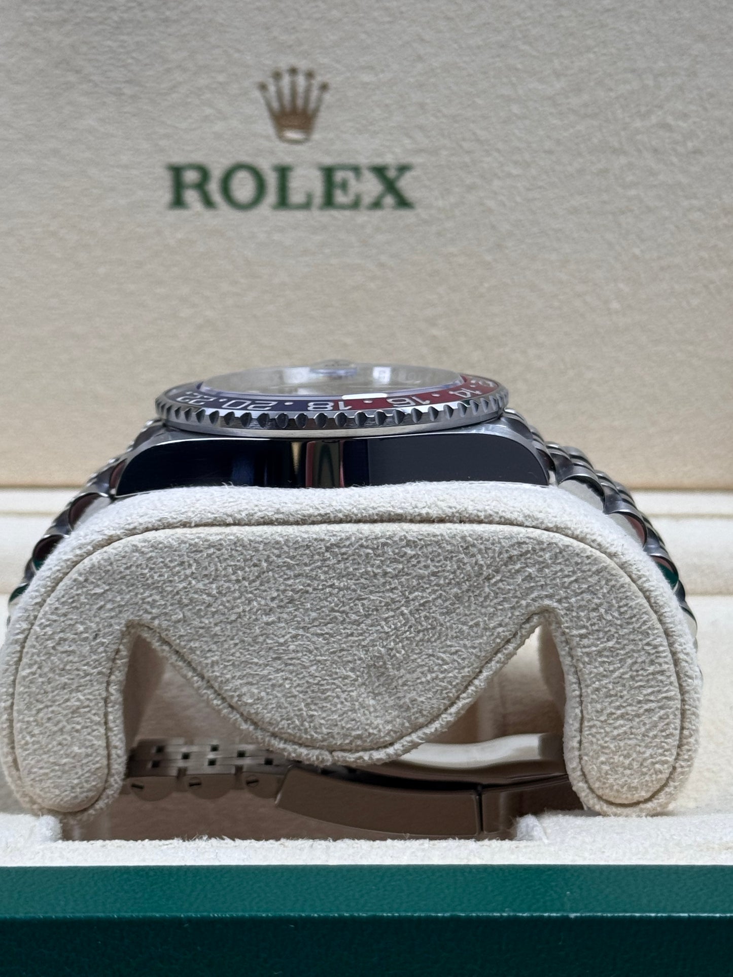 Rolex GMT Master 2 "Pepsi" 126710BLRO / 2021 / Full Set / Top Zustand