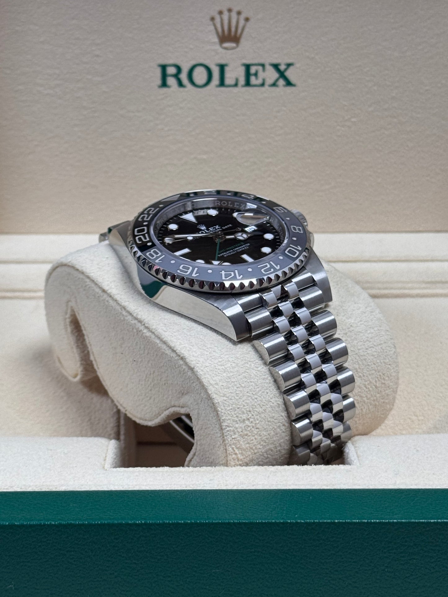 Rolex GMT Master 2 "Bruce Wayne" 126710GRNR / 2024 / Full Set / Top Zustand