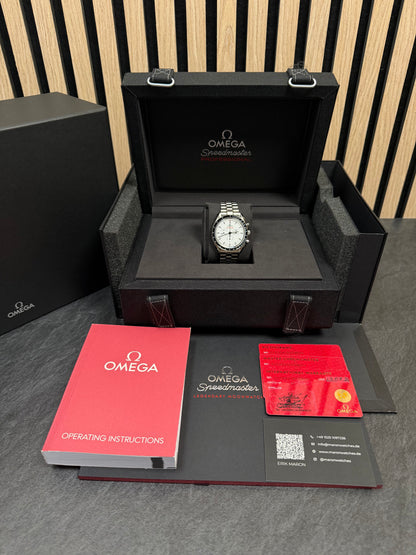 Omega Speedmaster Moonwatch Weiß / 2024 / Full Set / Neuwertig