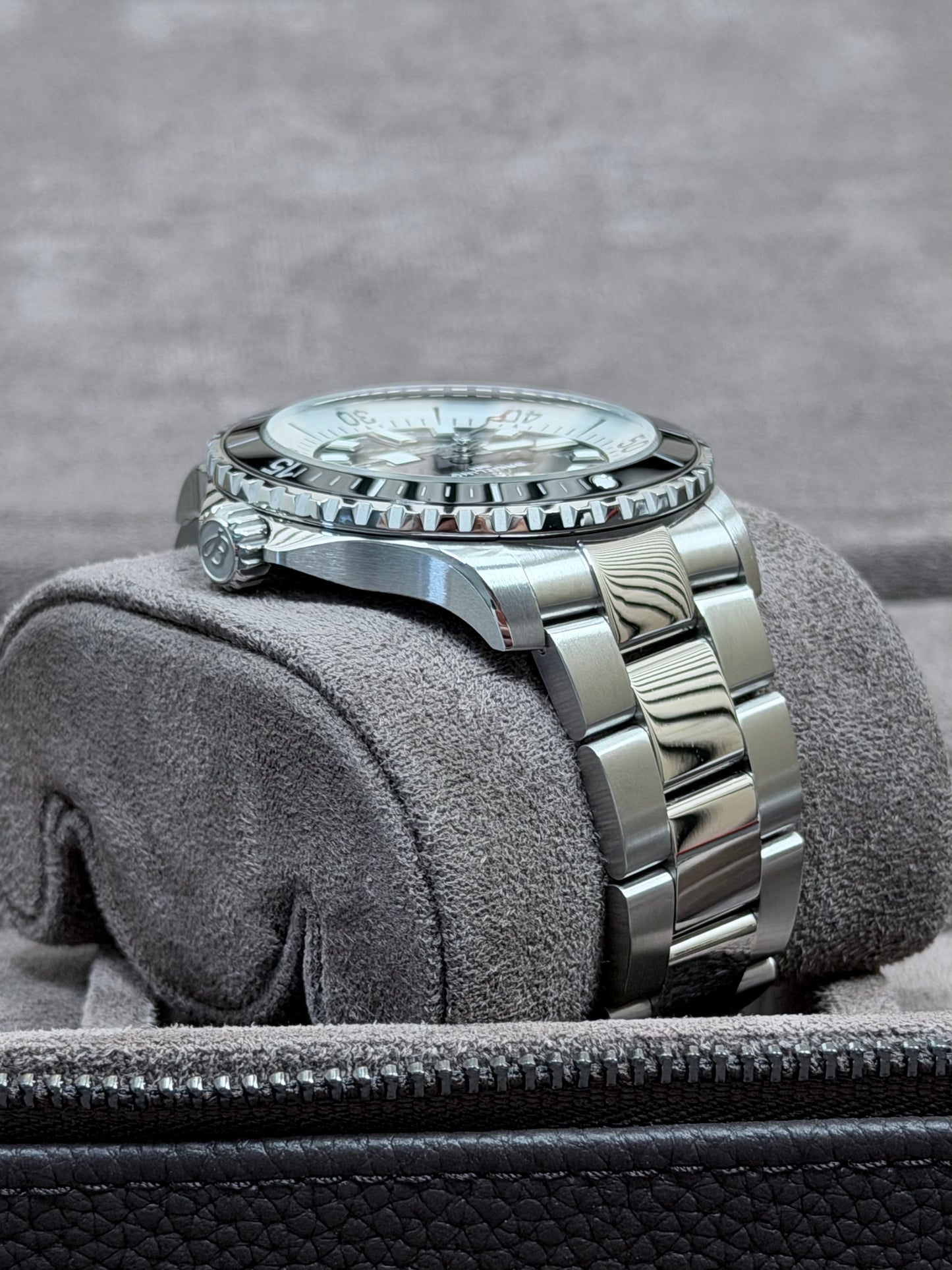 Breitling Superocean Automatic 44 / 2023 / Full Set / Top Zustand