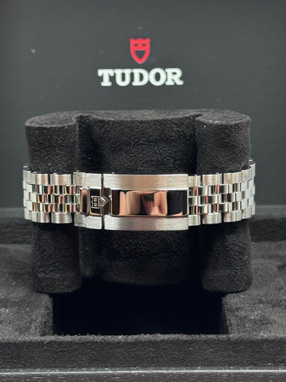 Tudor Black Bay 41 Monochrome / 2024 / Full Set / Neuwertig