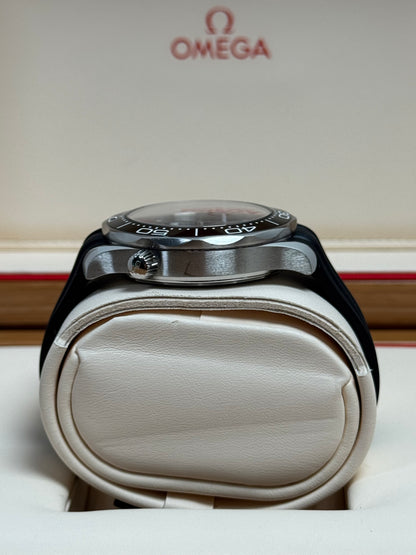 Omega Seamaster Diver 300M Schwarz / 2021 / Full Set / Sehr gut