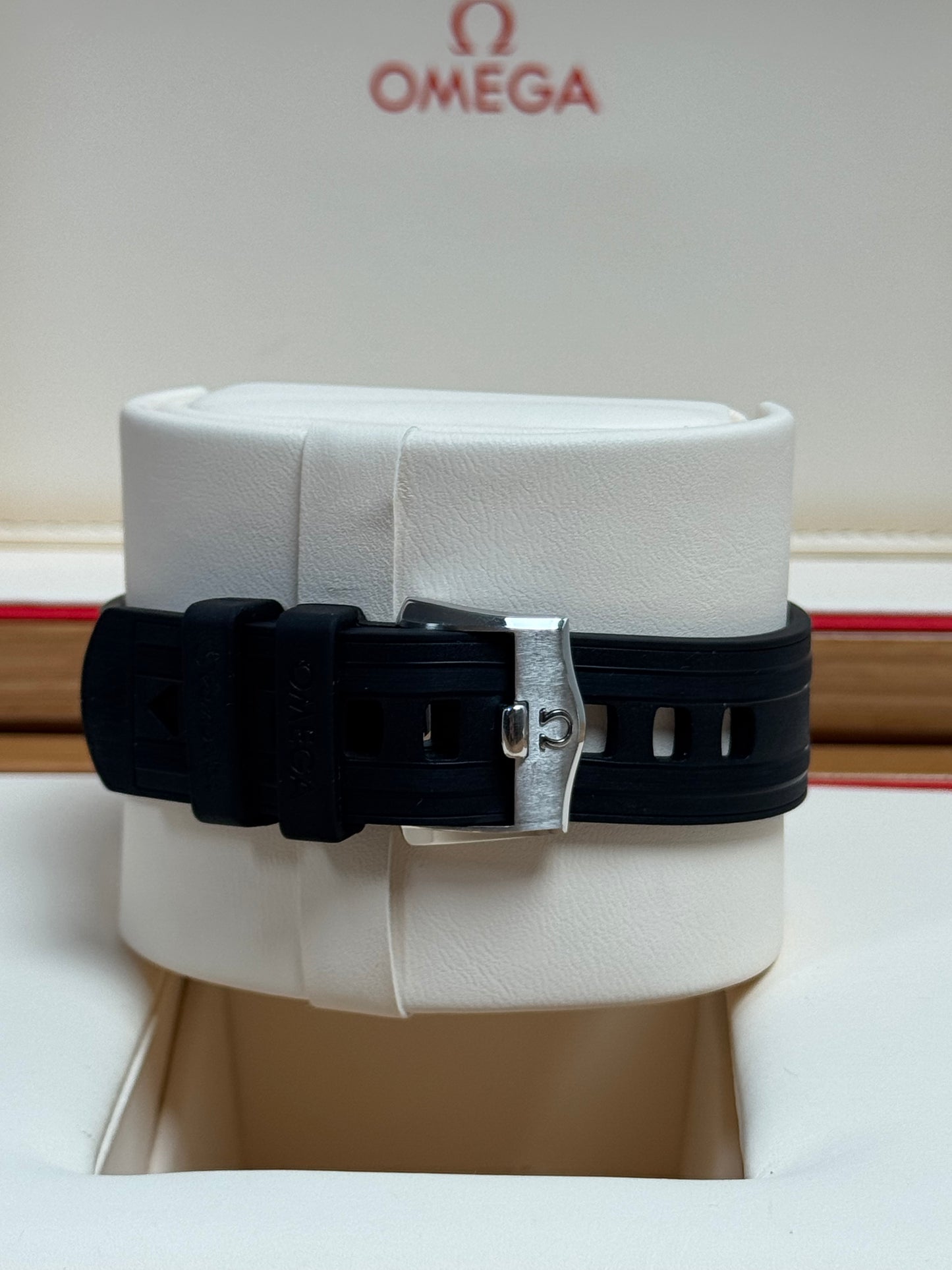 Omega Seamaster Diver 300M Schwarz / 2021 / Full Set / Sehr gut