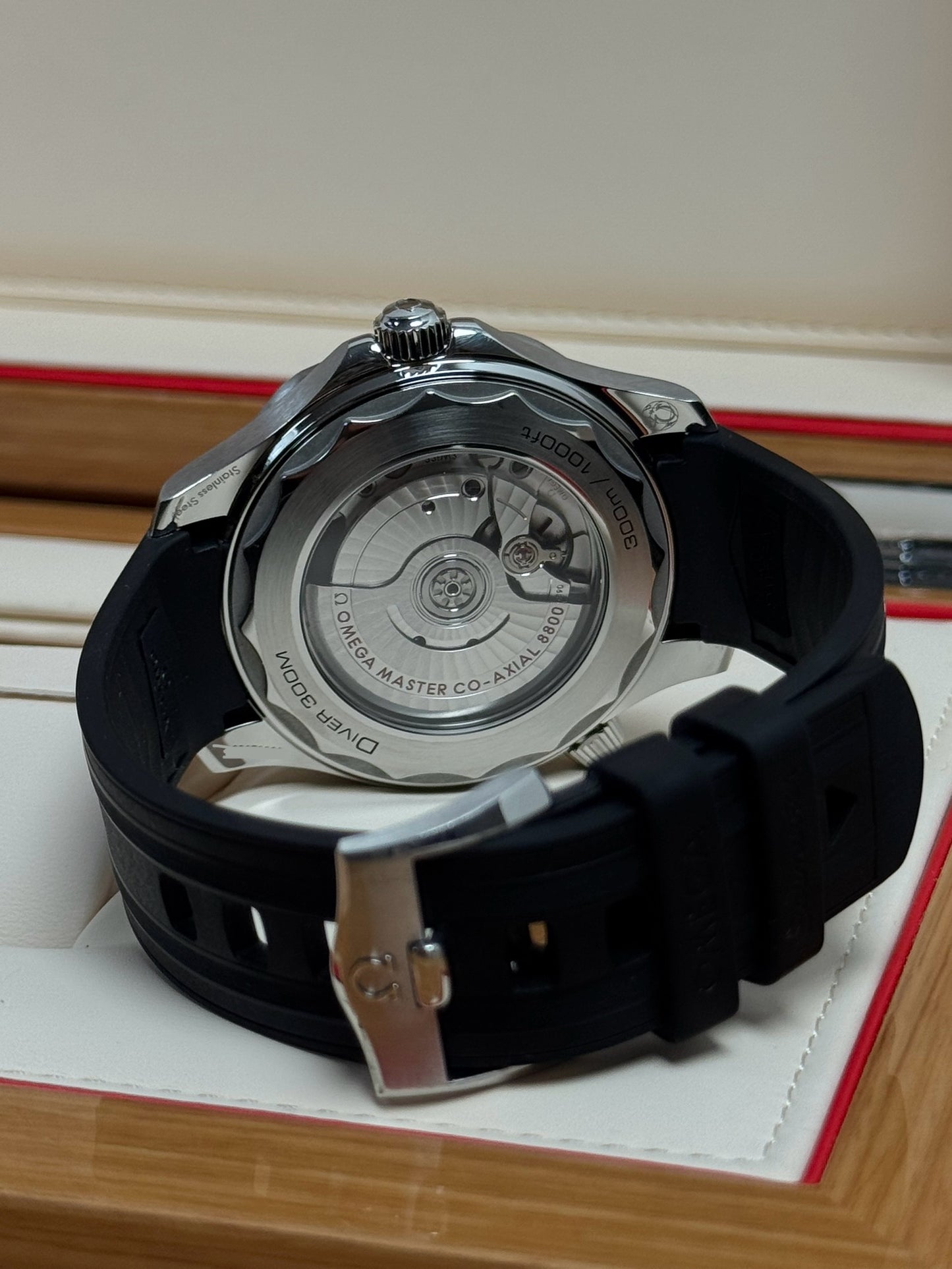 Omega Seamaster Diver 300M Schwarz / 2021 / Full Set / Sehr gut