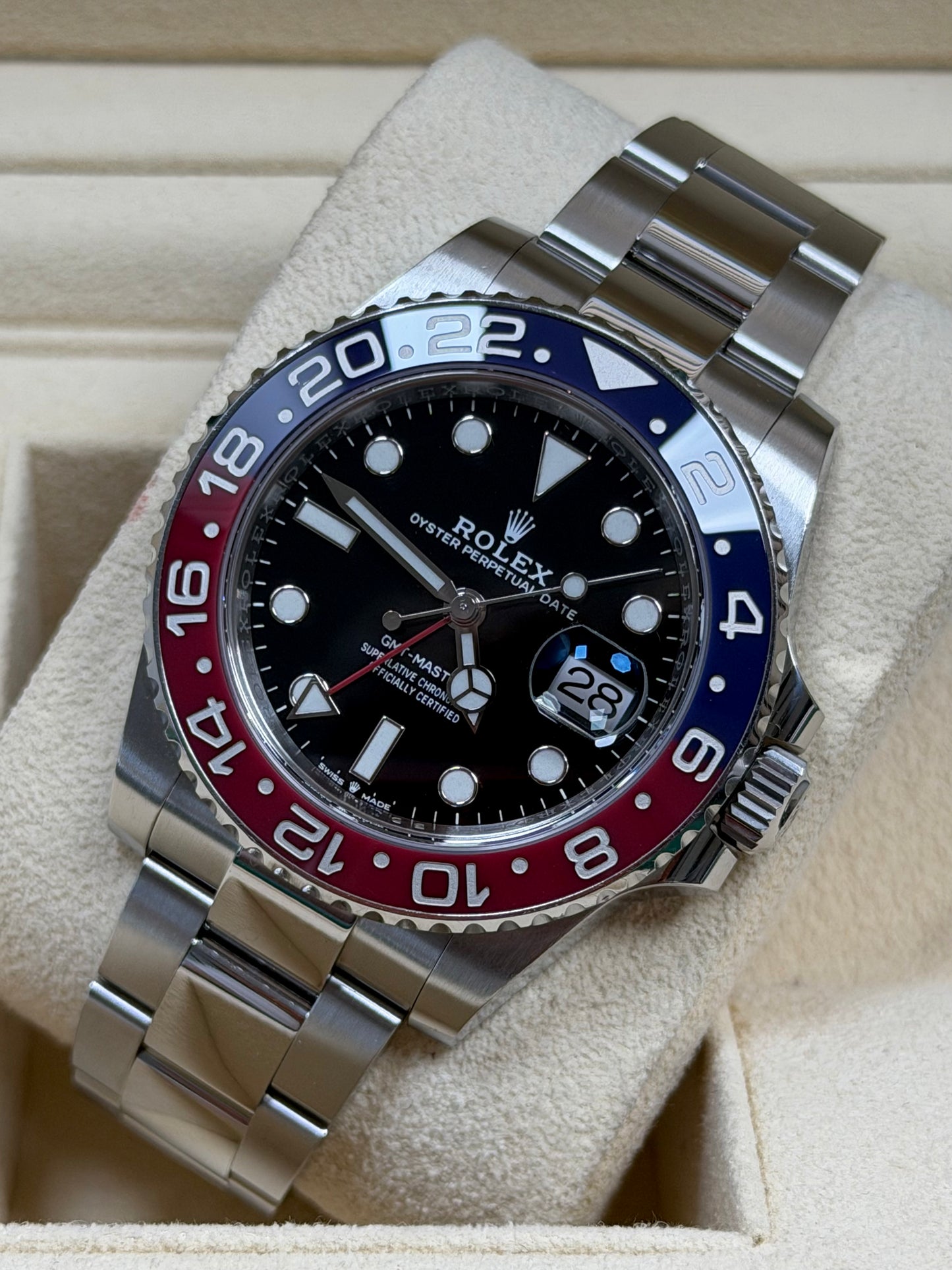 Rolex GMT Master 2 "Pepsi" 126710BLRO / 2022 / Full Set / Top Zustand