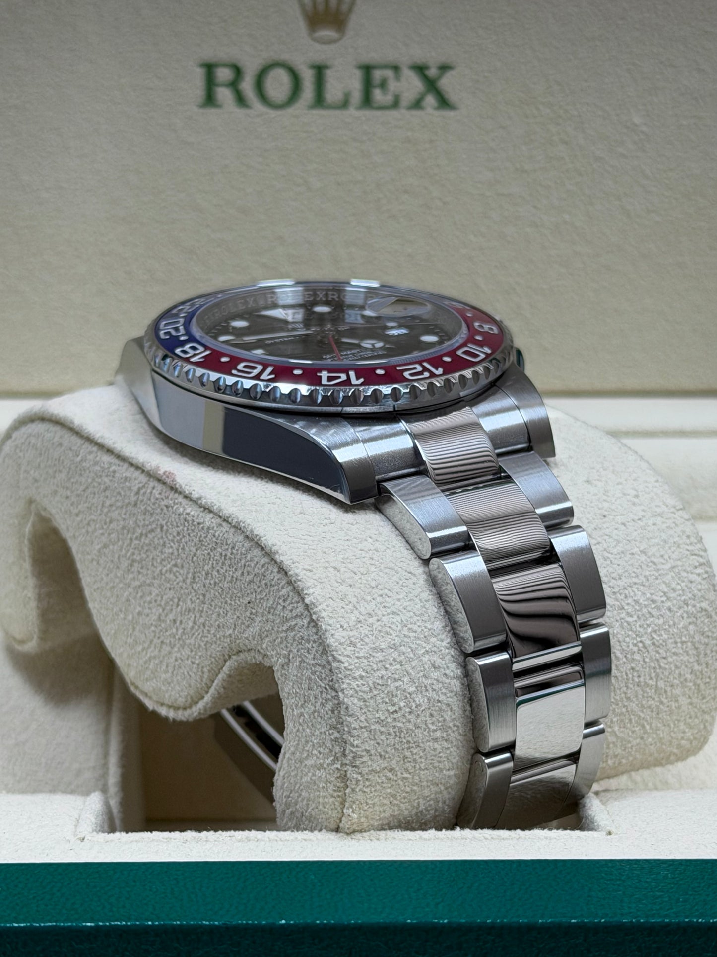 Rolex GMT Master 2 "Pepsi" 126710BLRO / 2022 / Full Set / Top Zustand