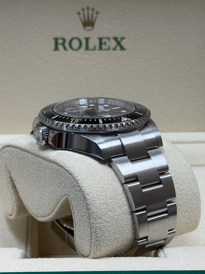 Rolex Sea-Dweller Red 126600 / 2023 / Full Set / Ungetragen
