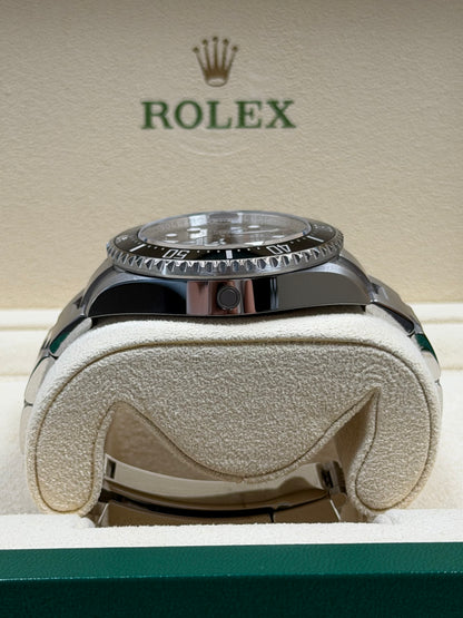 Rolex Sea-Dweller Red 126600 / 2023 / Full Set / Ungetragen