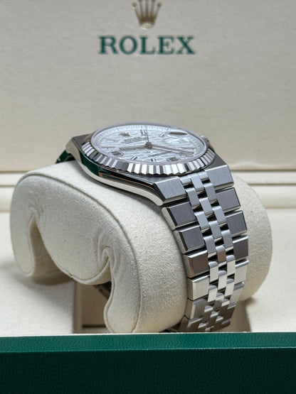Rolex Land Dweller 40 127334 / 2025 / Full Set / Ungetragen