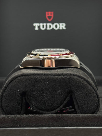 Tudor Black Bay 58 GMT / 2025 / Full Set / Top Zustand