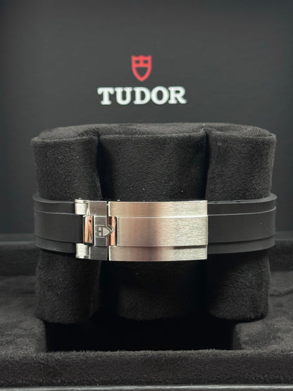 Tudor Black Bay 58 GMT / 2025 / Full Set / Top Zustand