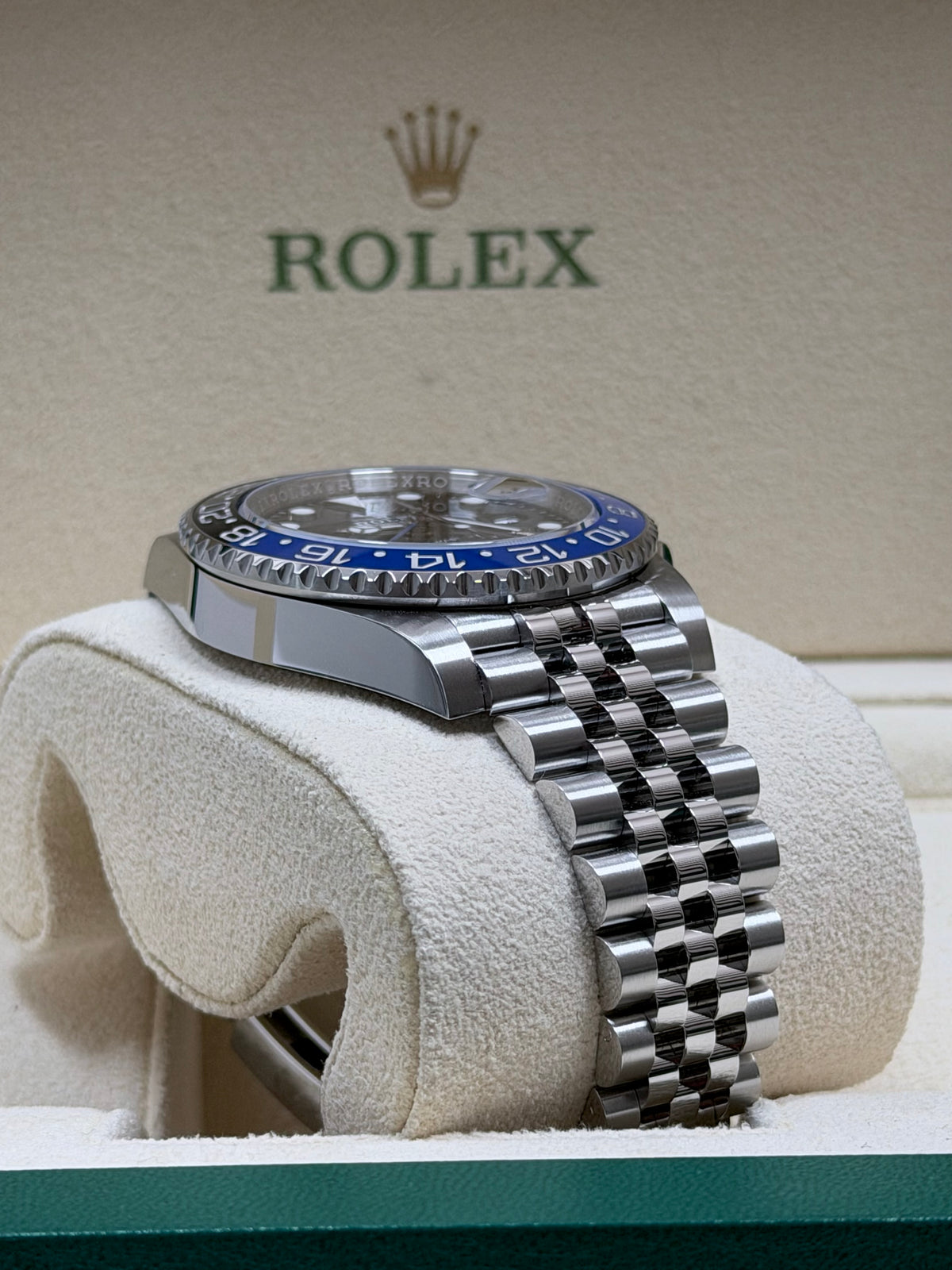 Rolex GMT Master 2 "Batgirl" 126710BLNR / 2024 / Full Set / Top Zustand
