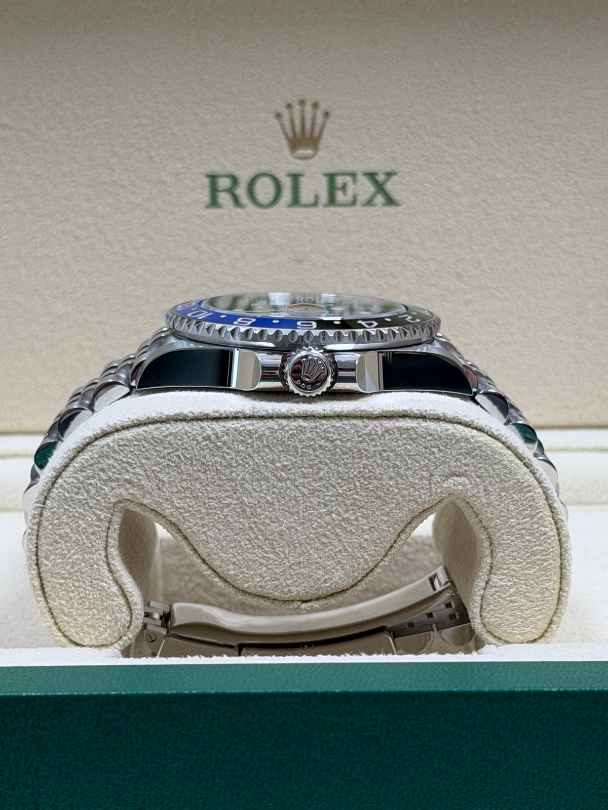 Rolex GMT Master 2 "Batgirl" 126710BLNR / 2024 / Full Set / Top Zustand