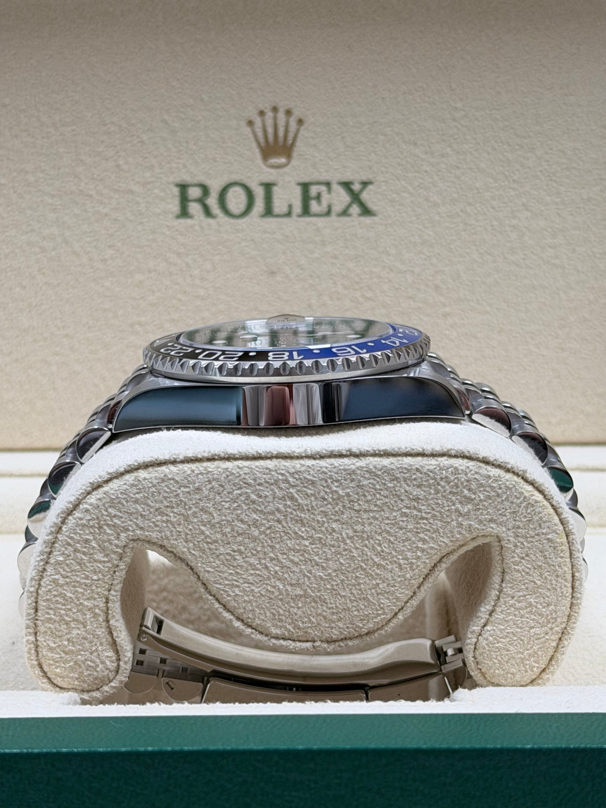 Rolex GMT Master 2 "Batgirl" 126710BLNR / 2024 / Full Set / Top Zustand