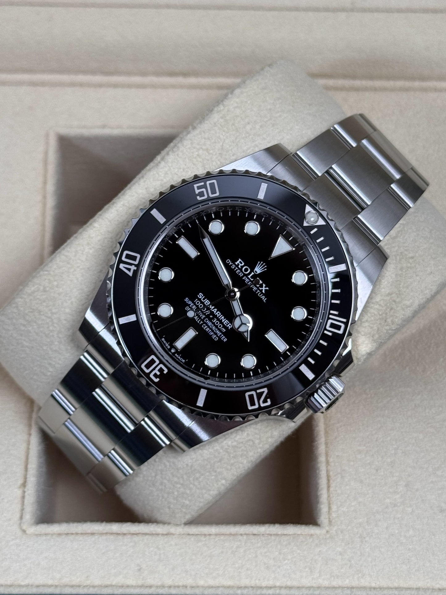Rolex Submariner No Date 124060 / 2021 / Full Set / Neuwertig