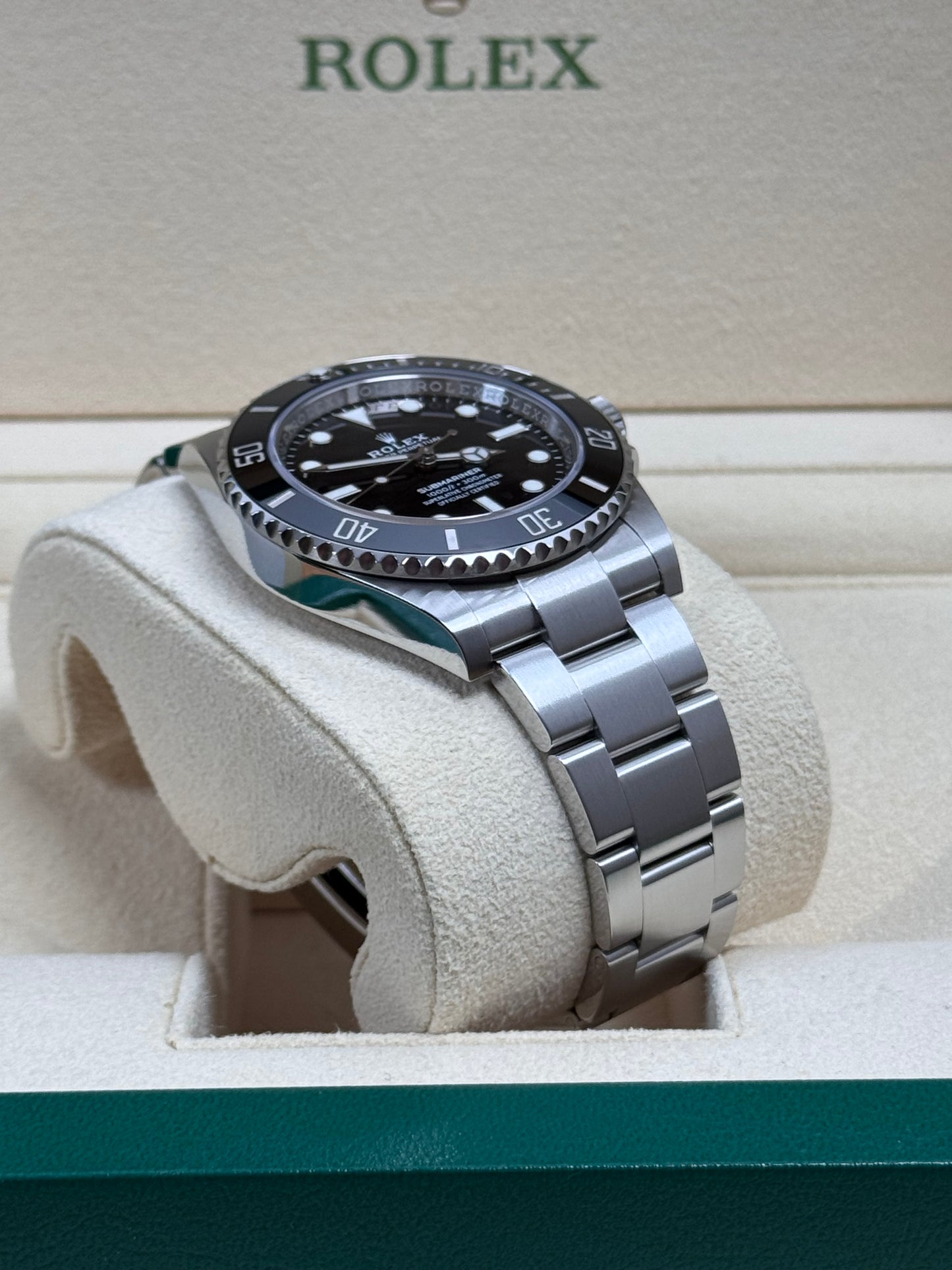 Rolex Submariner No Date 124060 / 2021 / Full Set / Neuwertig