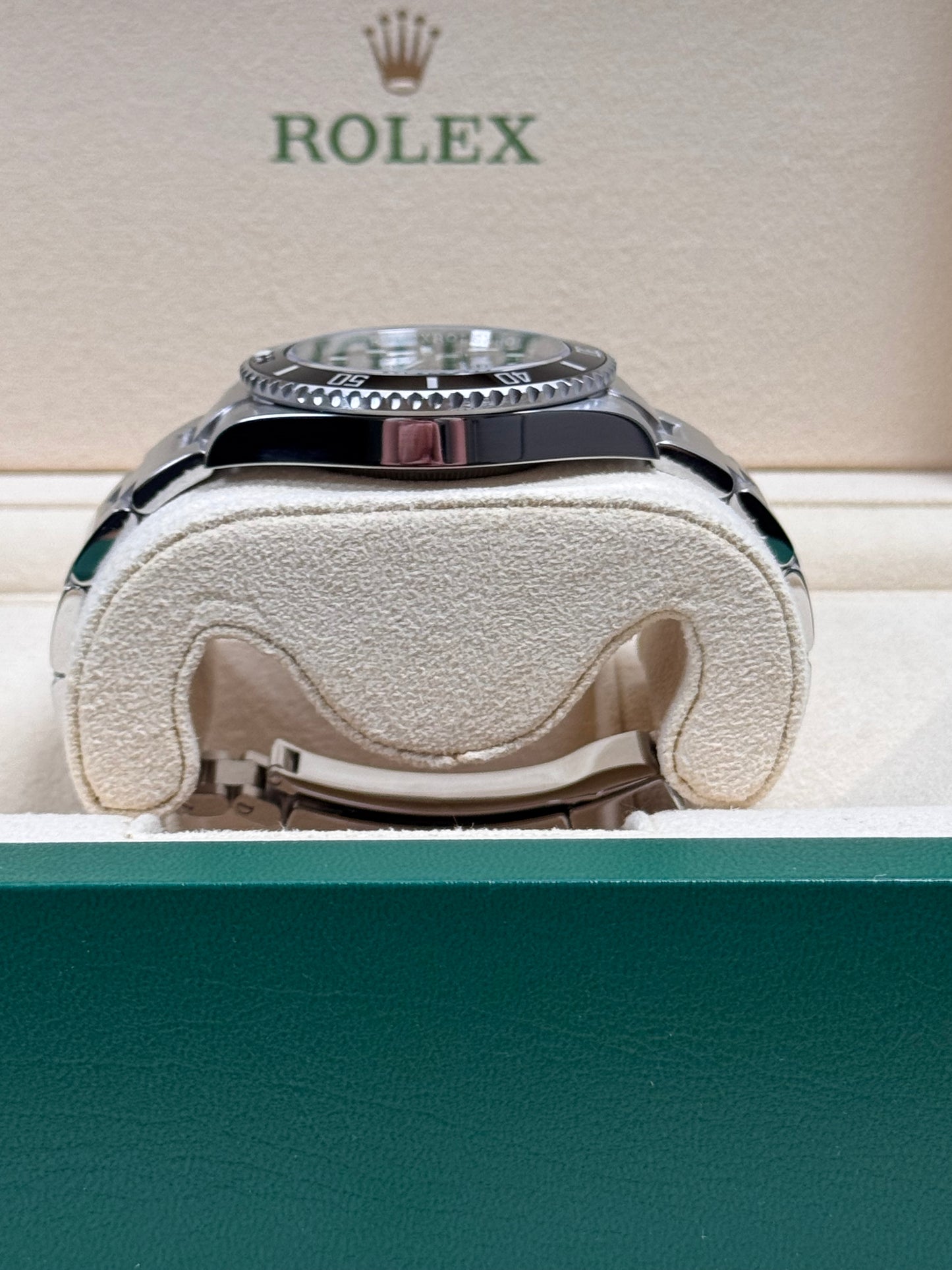 Rolex Submariner No Date 124060 / 2021 / Full Set / Neuwertig