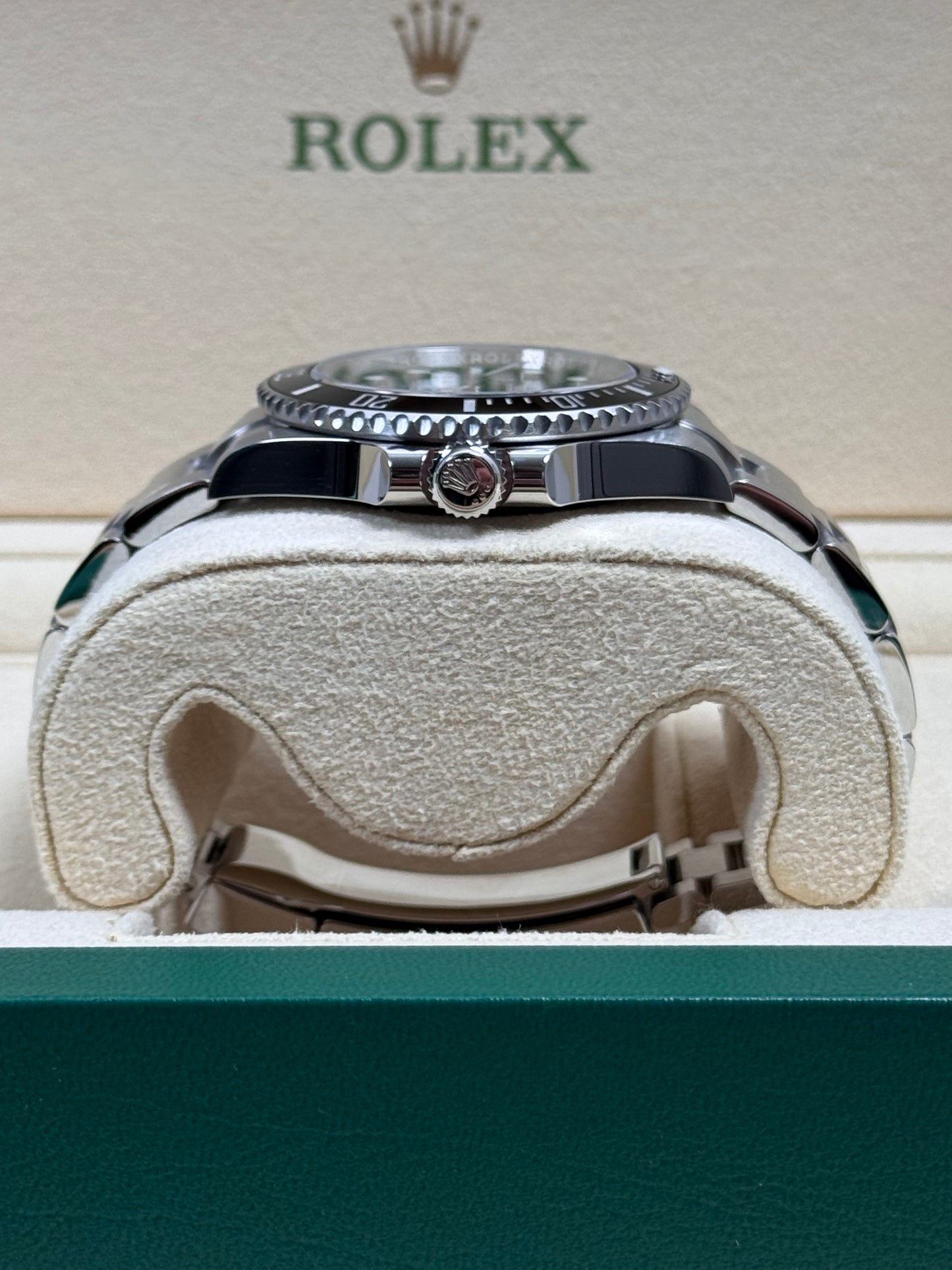 Rolex Submariner No Date 124060 / 2021 / Full Set / Neuwertig