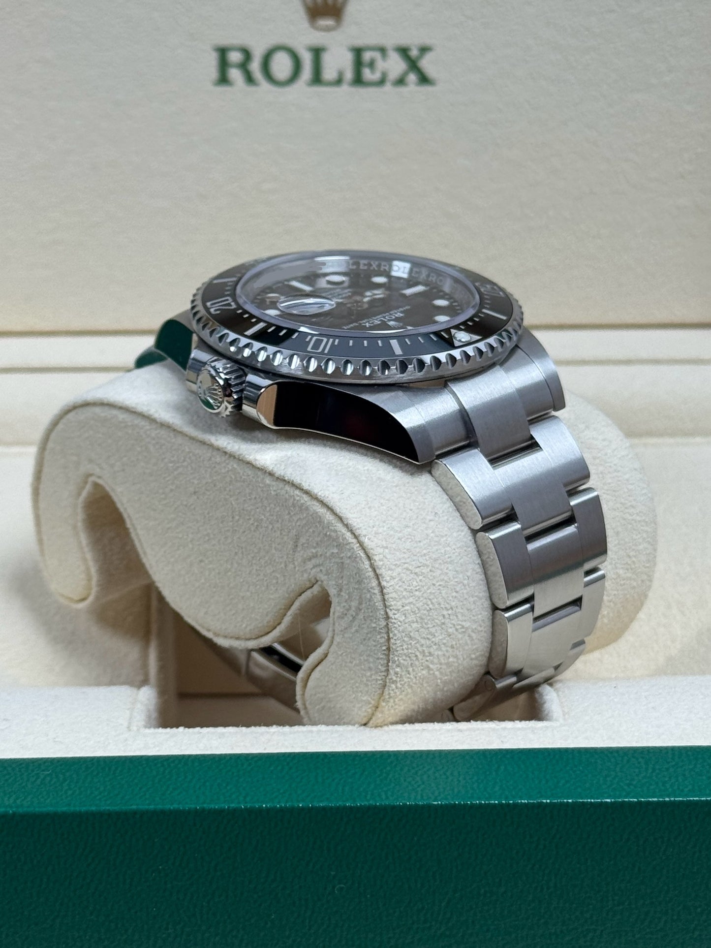 Rolex Sea-Dweller 126600 43mm / 2020 / Full Set / Neuwertig
