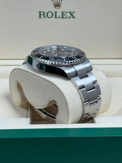 Rolex Sea-Dweller 126600 43mm / 2020 / Full Set / Neuwertig