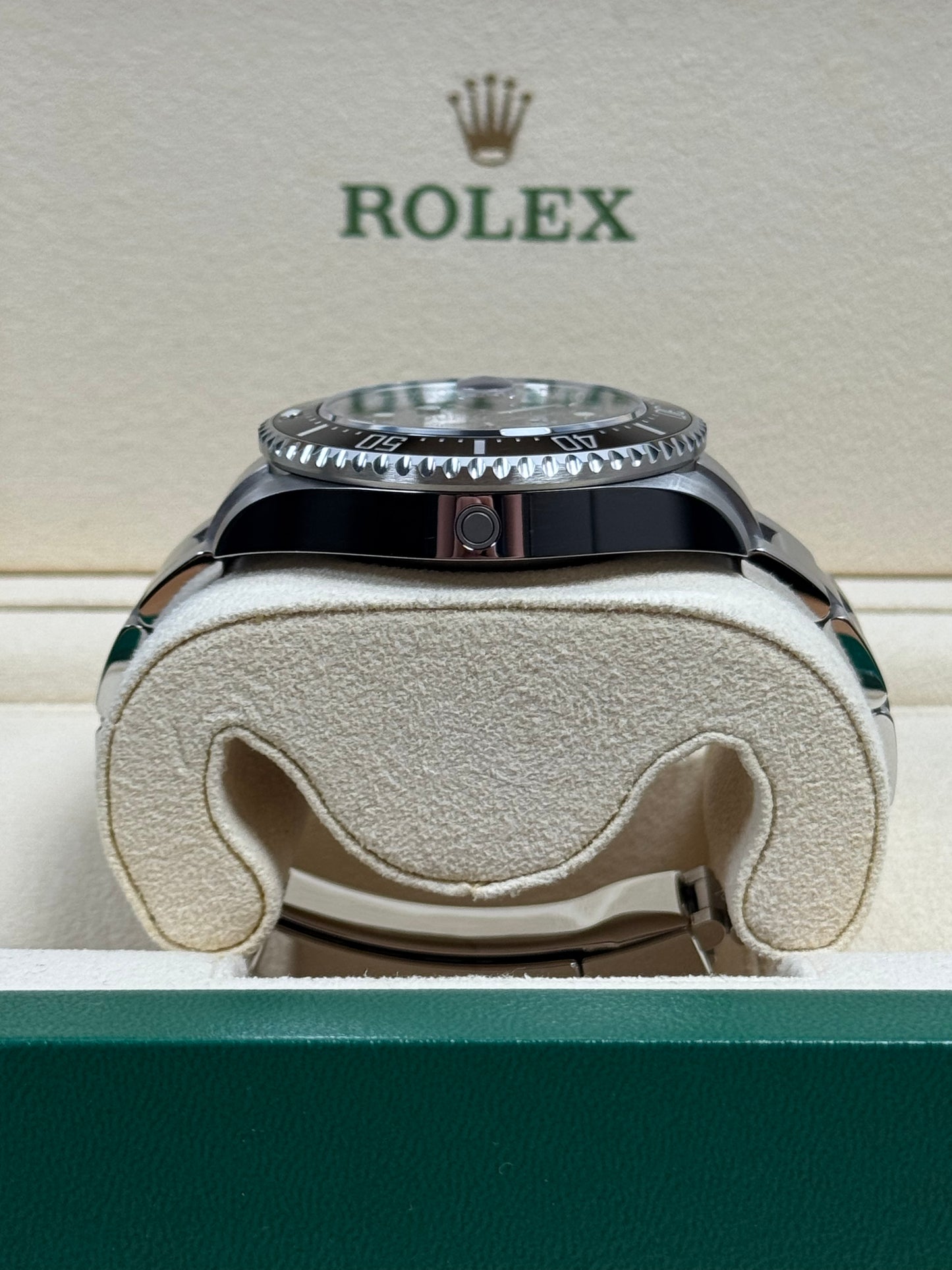 Rolex Sea-Dweller 126600 43mm / 2020 / Full Set / Neuwertig