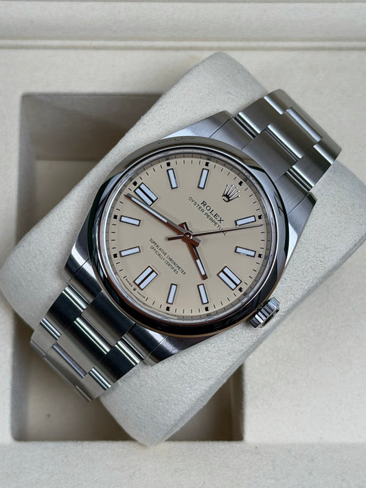 Rolex Oyster Perpetual 41 Beige 134300 / 2025 / Full Set / Neuwertig