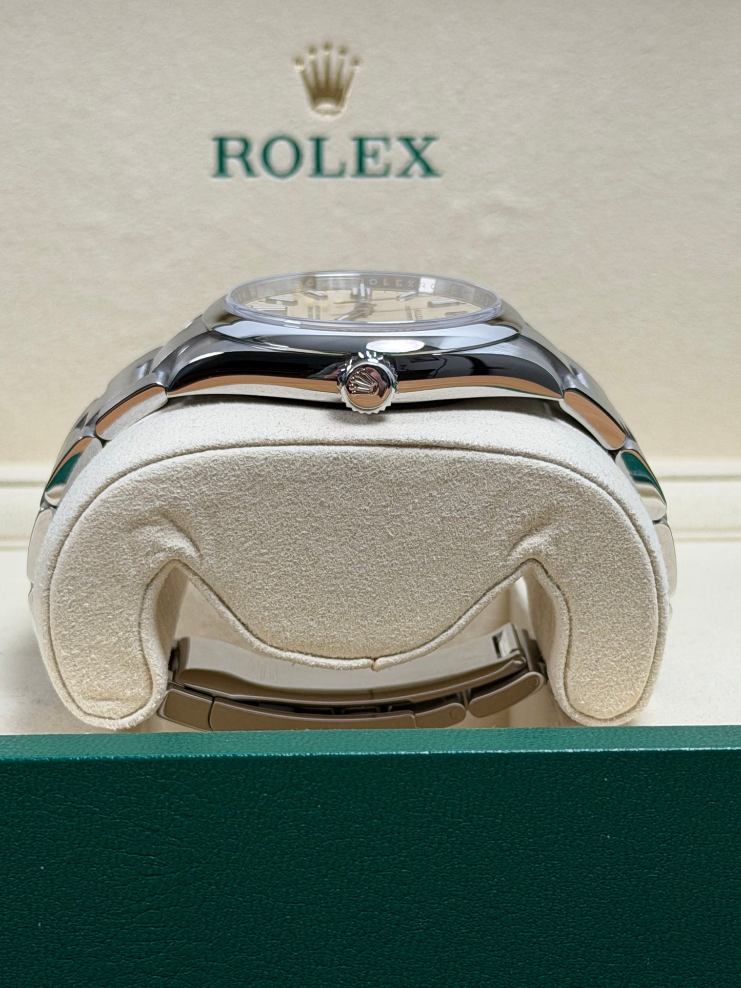 Rolex Oyster Perpetual 41 Beige 134300 / 2025 / Full Set / Neuwertig