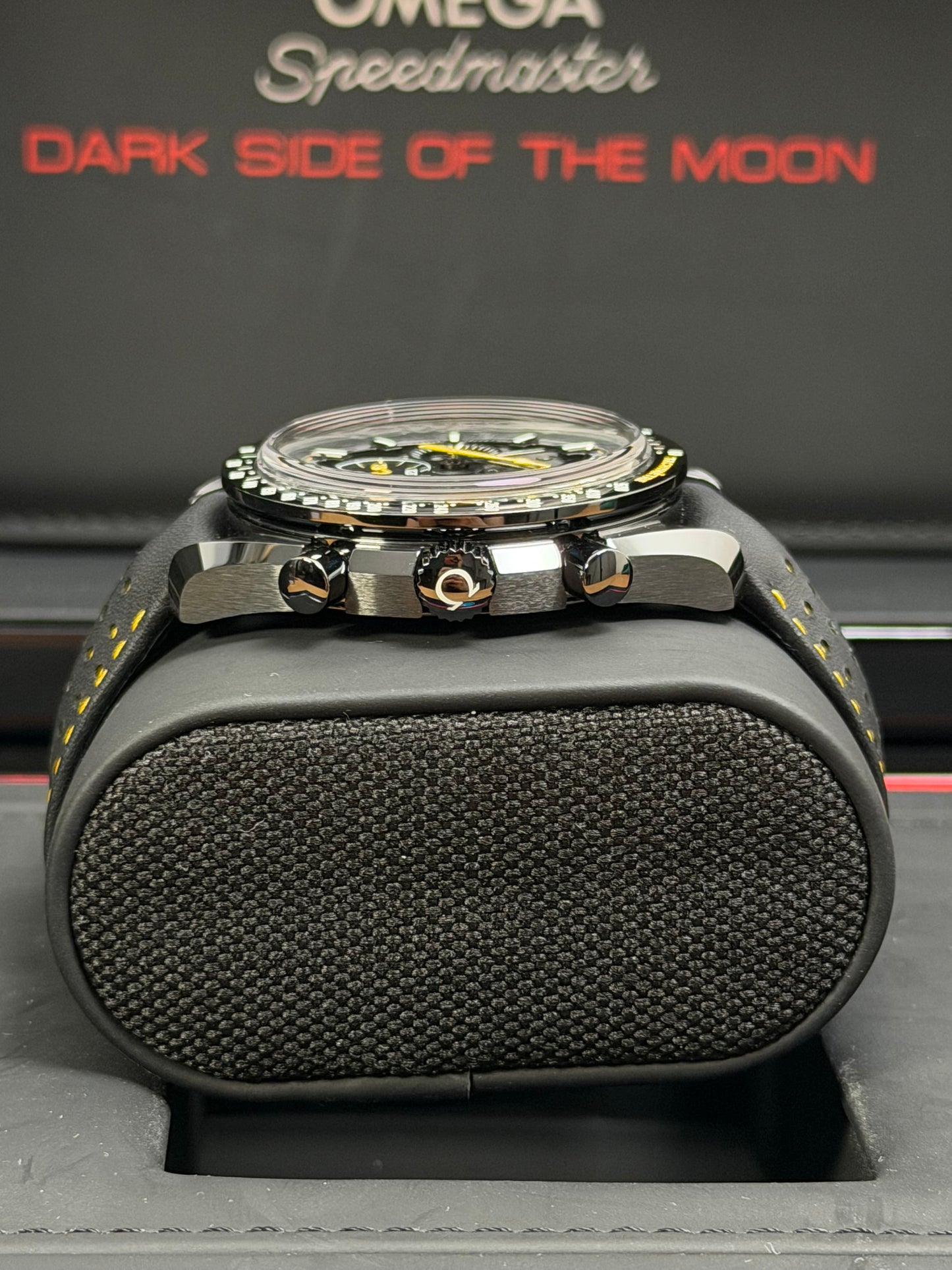 Omega Speedmaster Dark Side Of The Moon Apollo 8 / 2021 / Full Set / Neuwertig