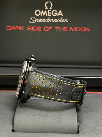 Omega Speedmaster Dark Side Of The Moon Apollo 8 / 2021 / Full Set / Neuwertig