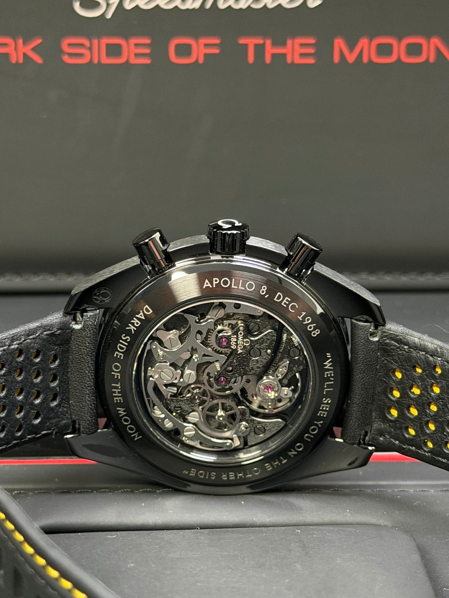 Omega Speedmaster Dark Side Of The Moon Apollo 8 / 2021 / Full Set / Neuwertig