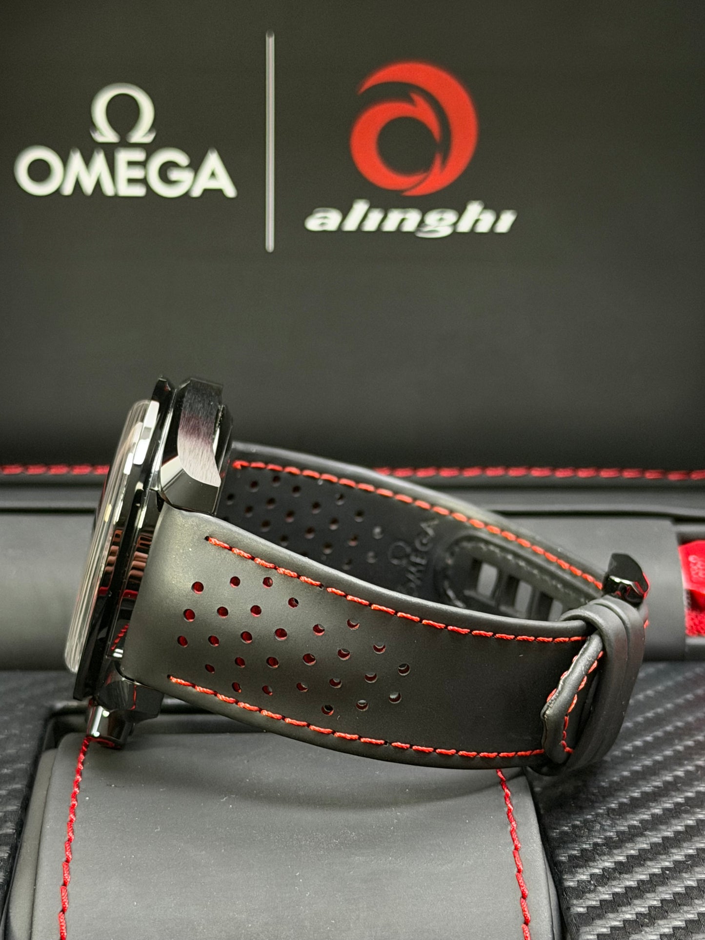 Omega Speedmaster Dark Side Of The Moon "Alinghi" / 2022 / Full Set / Neuwertig