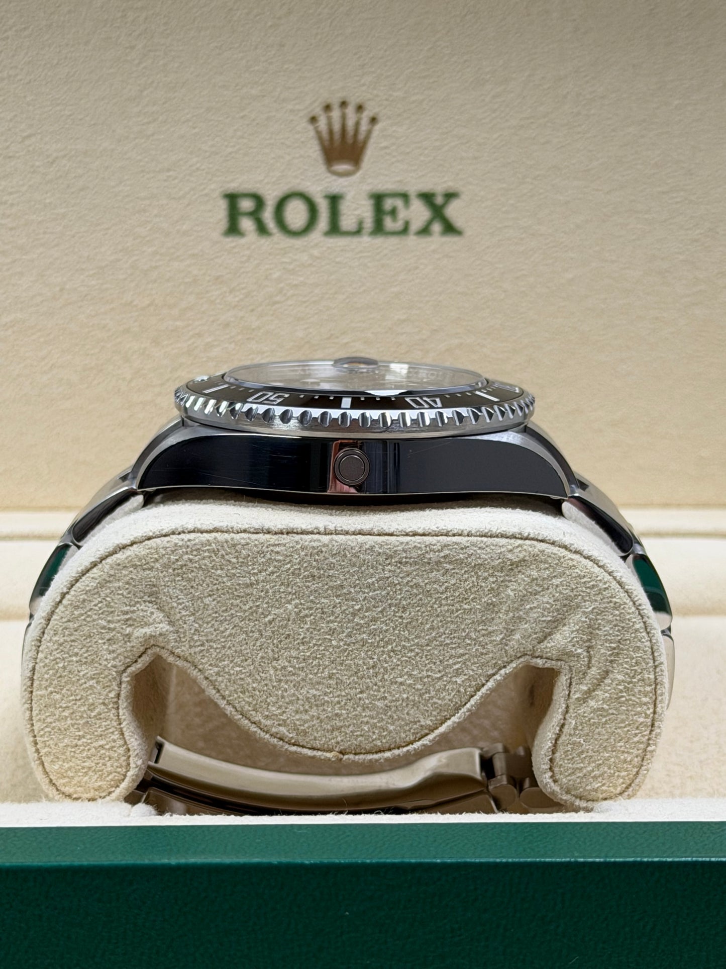 Rolex Sea-Dweller 126600 / 2020 / Full Set / Sehr gut