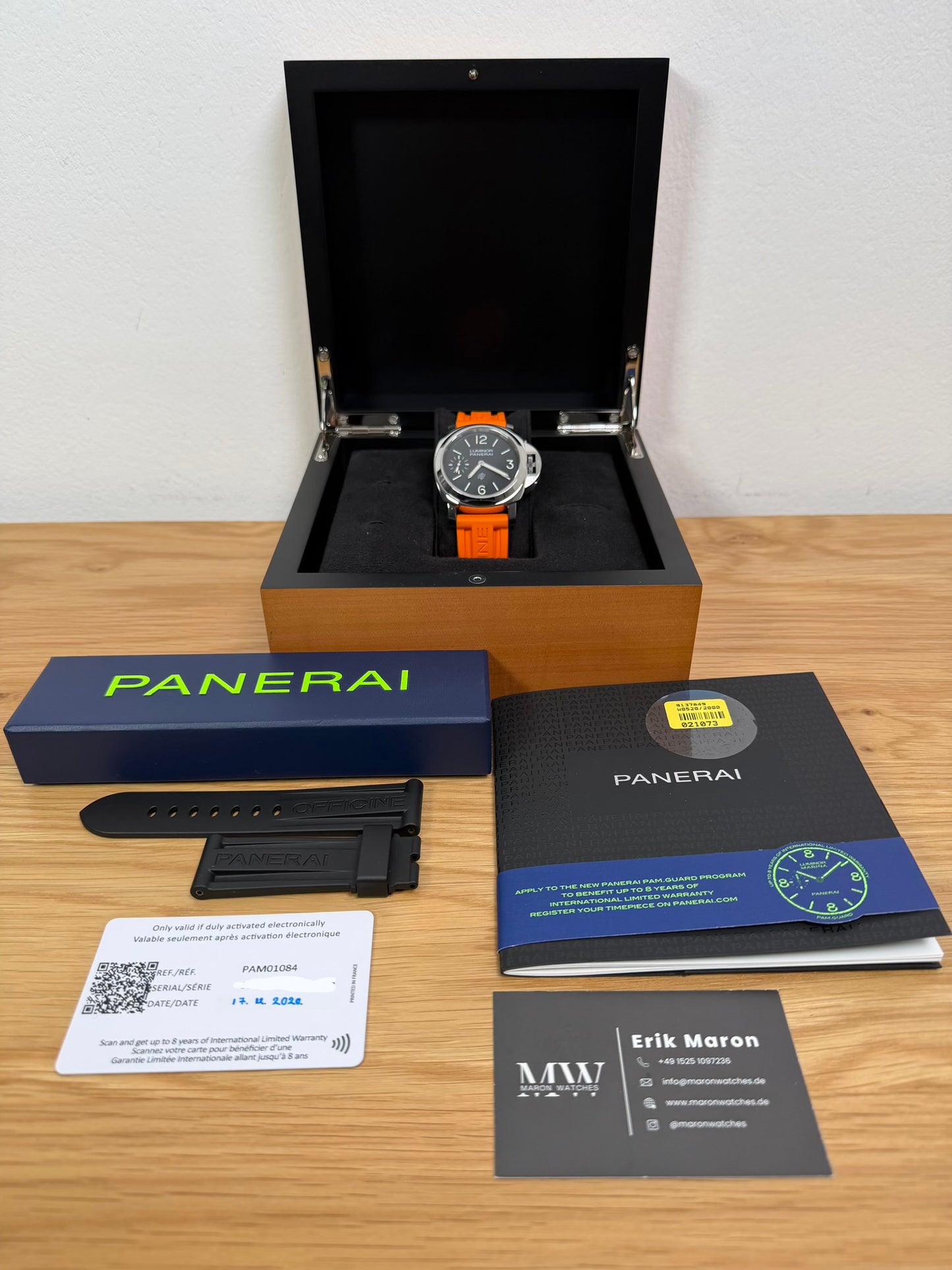 Panerai Luminor Base Logo PAM01084 / 2020 / Full Set / Sehr gut