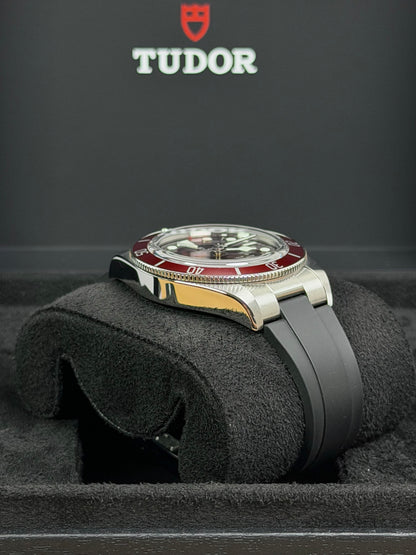 Tudor Black Bay 58 Bordeaux / 2025 / Full Set / Neuwertig