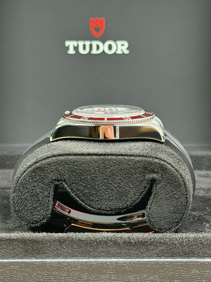 Tudor Black Bay 58 Bordeaux / 2025 / Full Set / Neuwertig