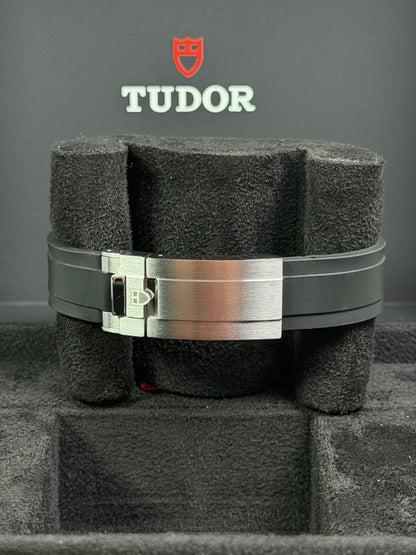 Tudor Black Bay 58 Bordeaux / 2025 / Full Set / Neuwertig