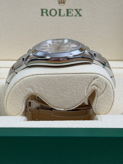 Rolex Datejust 41 126300 Silber / 2019 / Full Set / Neuwertig