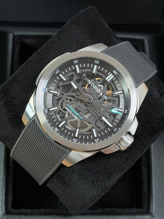 Norqain Independence Skeleton 40mm / 2025 / Full Set / Neuwertig