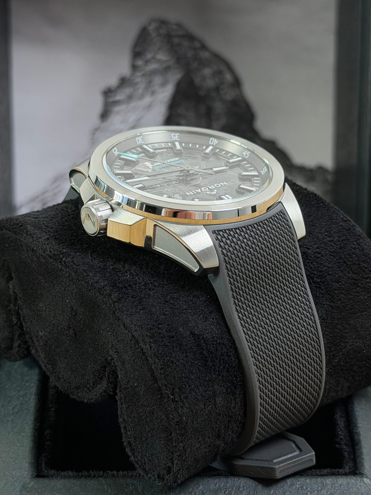 Norqain Independence Skeleton 40mm / 2025 / Full Set / Neuwertig