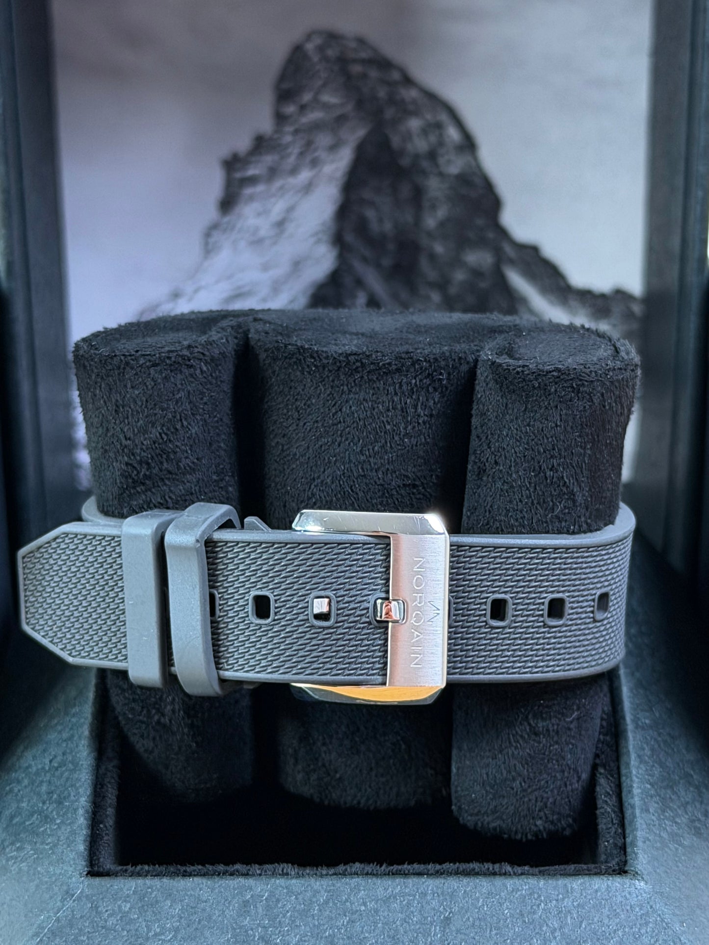 Norqain Independence Skeleton 40mm / 2025 / Full Set / Neuwertig