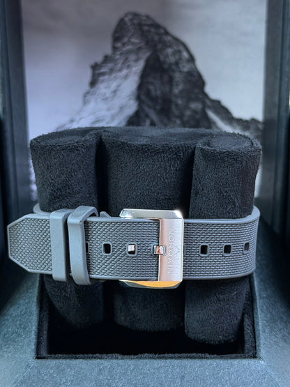 Norqain Independence Skeleton 40mm / 2025 / Full Set / Neuwertig